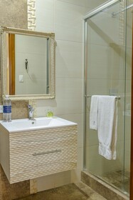 Azul de La Plaza Hotel