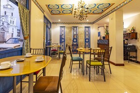 Azul de La Plaza Hotel