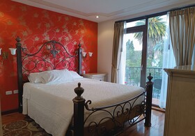Azul de La Plaza Hotel
