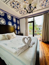 Azul de La Plaza Hotel