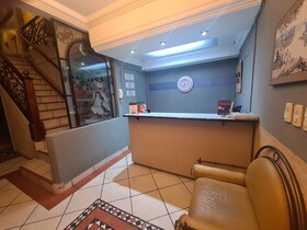 Hotel Chat Noir