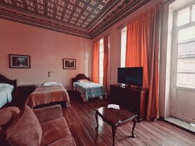 Hotel Chat Noir