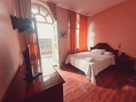 Hotel Chat Noir