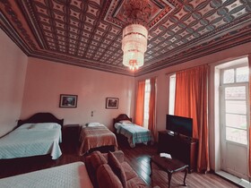 Hotel Chat Noir
