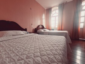 Hotel Chat Noir