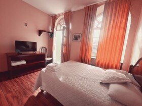 Hotel Chat Noir