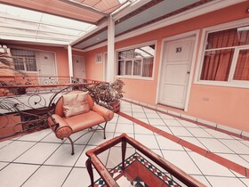 Hotel Chat Noir