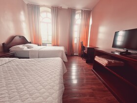 Hotel Chat Noir