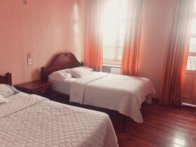 Hotel Chat Noir