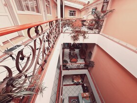 Hotel Chat Noir