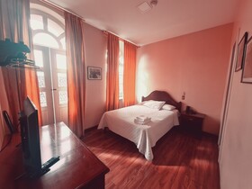 Hotel Chat Noir