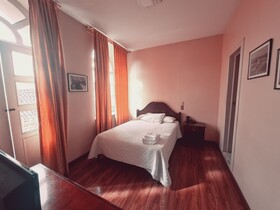 Hotel Chat Noir