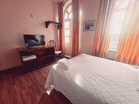 Hotel Chat Noir