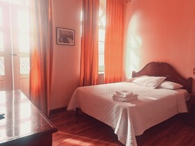 Hotel Chat Noir