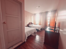 Hotel Chat Noir