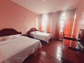 Hotel Chat Noir