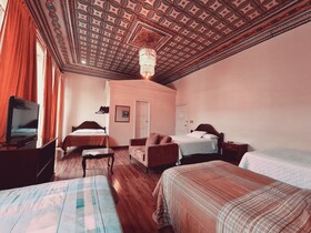 Hotel Chat Noir