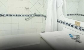 Hotel Chat Noir