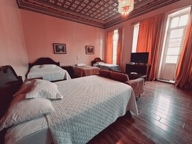 Hotel Chat Noir
