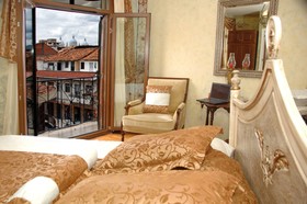 Los Balcones Boutique