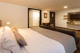 San Blas Hotel & Suites