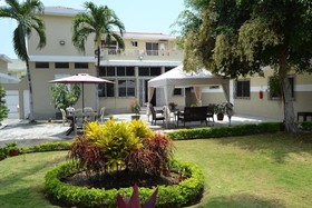 Urdesa Suites Hotel