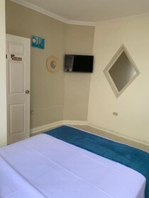 Reef Hostel Manta