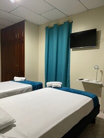 Reef Hostel Manta