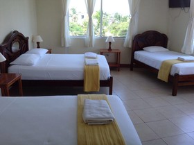 Gloria-Galápagos Inn