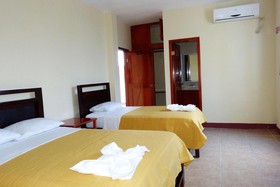 Gloria-Galápagos Inn