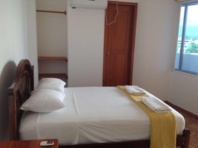 Gloria-Galápagos Inn