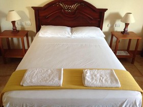 Gloria-Galápagos Inn