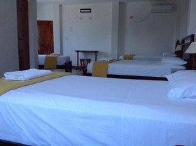 Gloria-Galápagos Inn