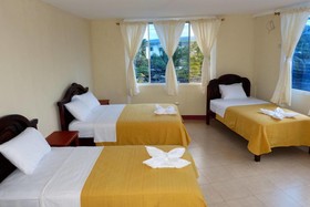 Gloria-Galápagos Inn