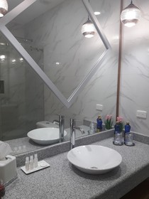 Adamas House Hotel