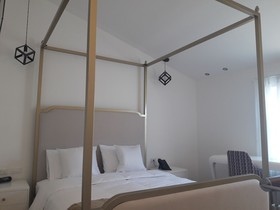 Adamas House Hotel