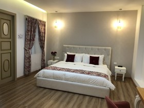 Adamas House Hotel