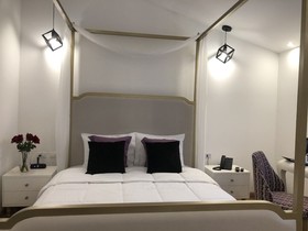 Adamas House Hotel