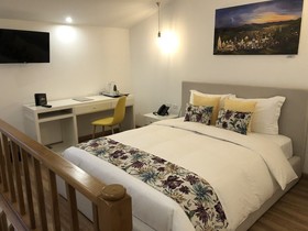 Adamas House Hotel