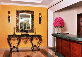 La Colina Suites