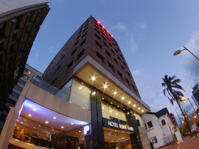 Reina Isabel Hotel & Suites