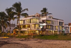 Golden Bay Hotel & Spa