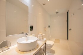 Golden Bay Hotel & Spa