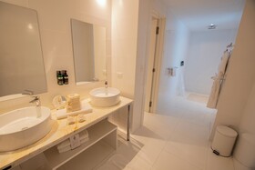 Golden Bay Hotel & Spa