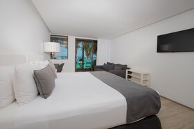 Golden Bay Hotel & Spa