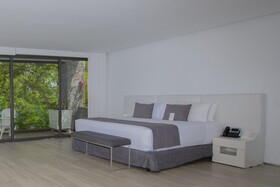 Golden Bay Hotel & Spa