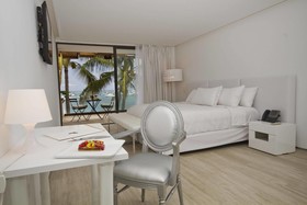 Golden Bay Hotel & Spa