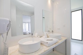 Golden Bay Hotel & Spa
