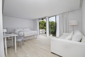 Golden Bay Hotel & Spa