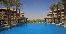 Dusit Thani LakeView Cairo